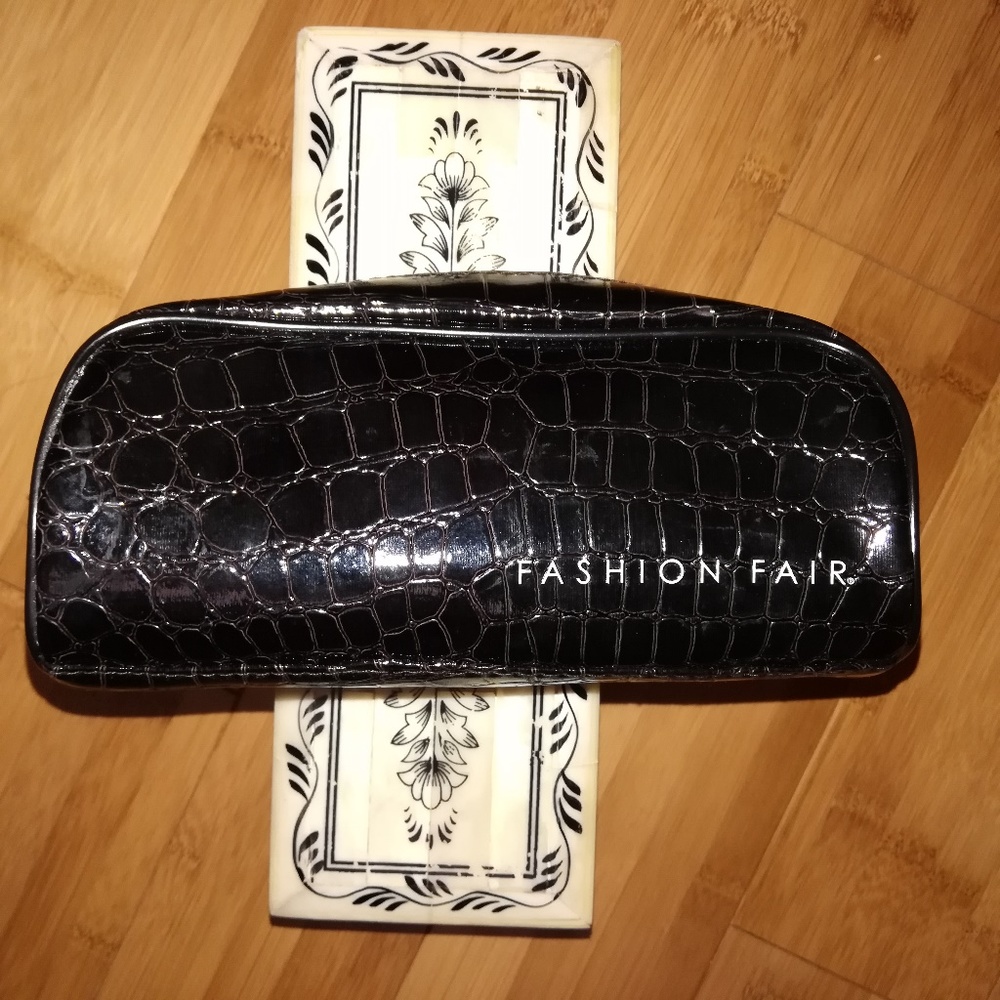 Fashion Fair Cosmetic Case - NWOT